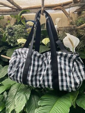 KIANA Hawaii Black/White Palaka Tyvek Tote Bag